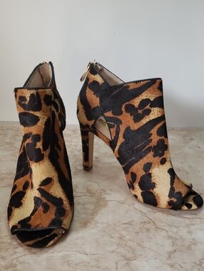 Louise et Cie Leopard Print Peep-Toe Heel Booties in Tan and Black 8.5